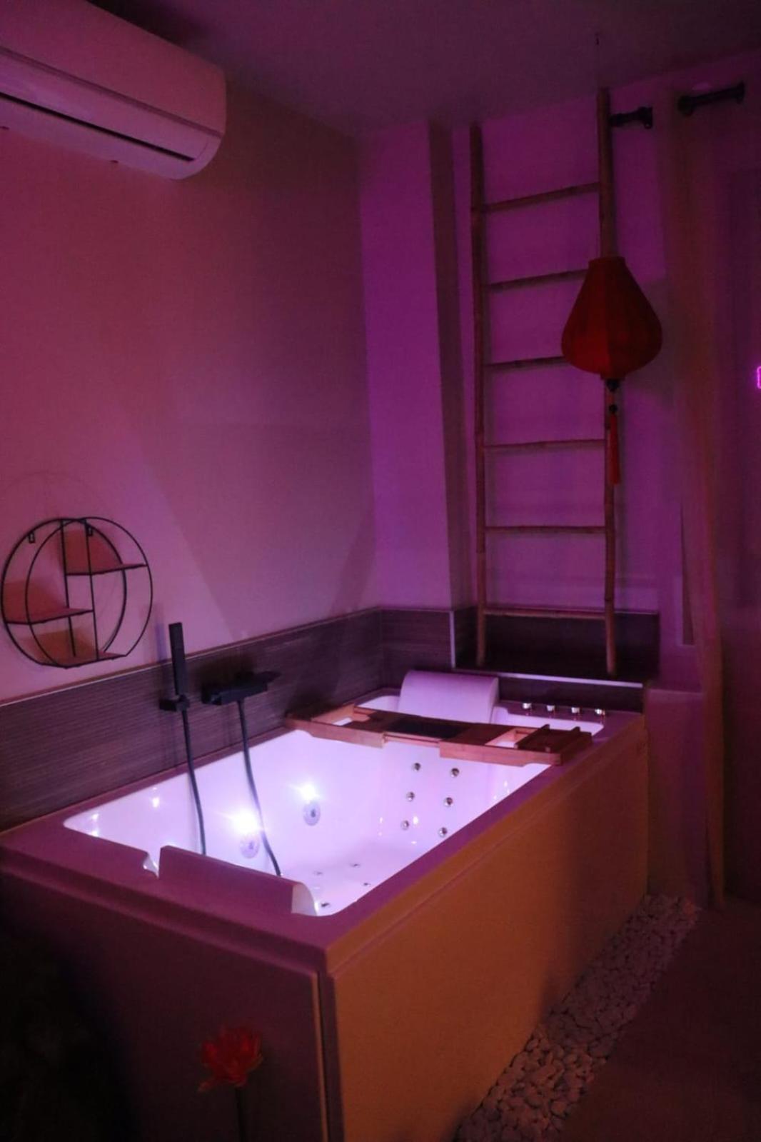 Loveroom Japon Avec Balneotherapie Toulon Exterior photo