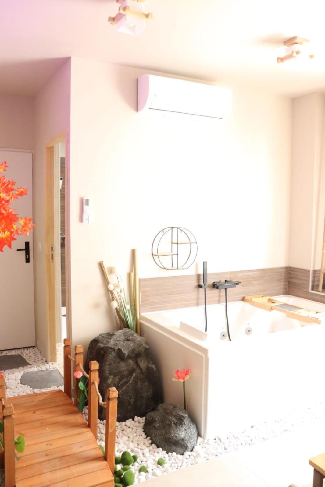 Loveroom Japon Avec Balneotherapie Toulon Exterior photo